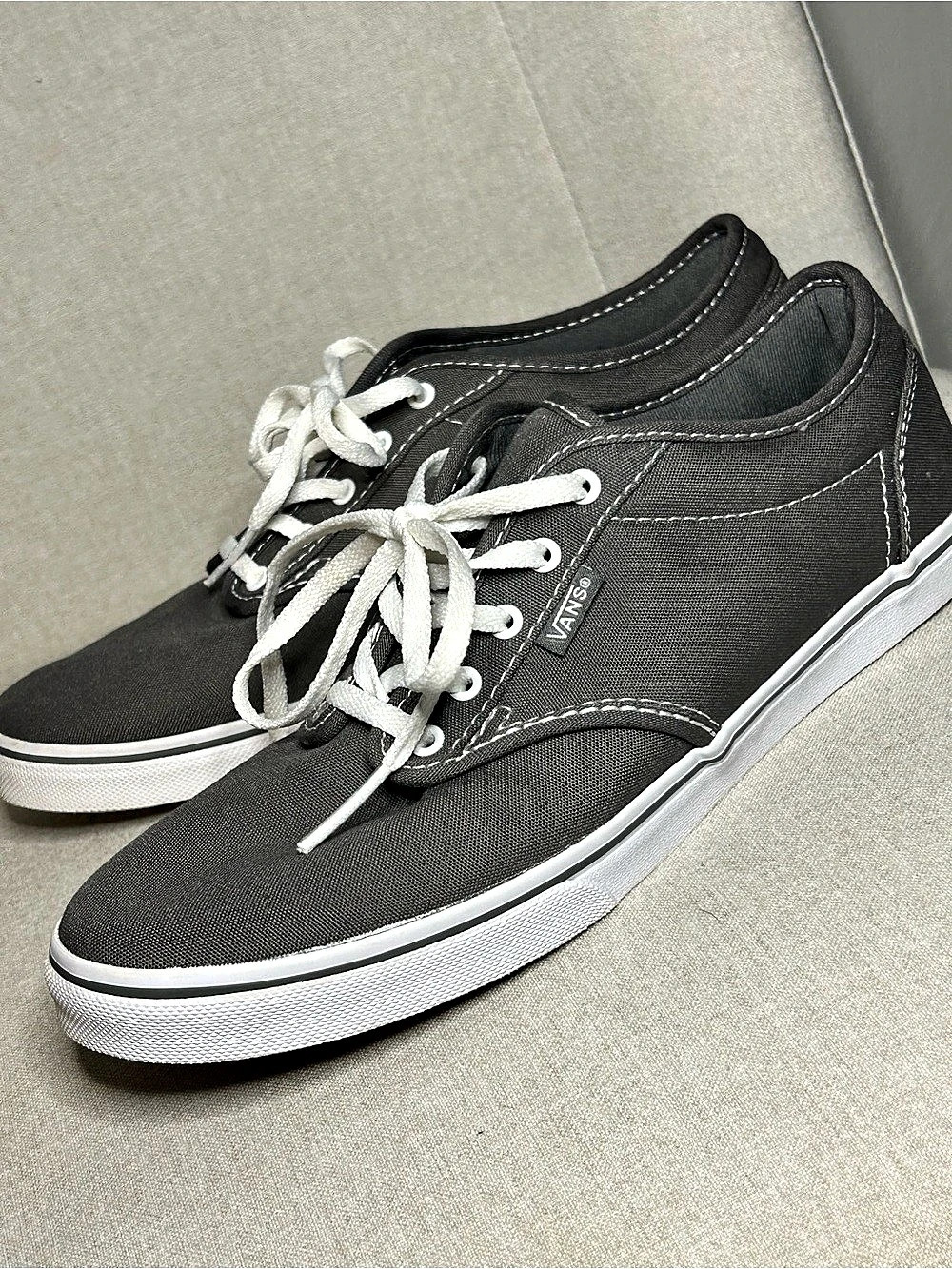 Vans Ward Lo Black & White Sneakers US 9 woman/ men 10 1/2